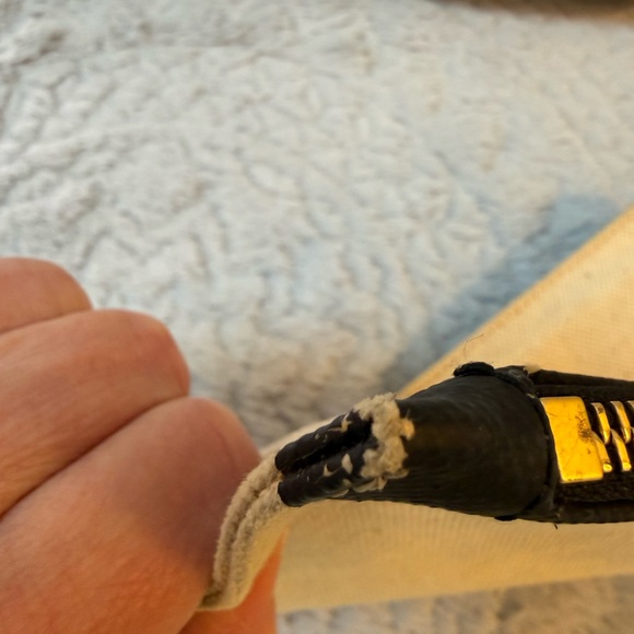 Burberry
Medium Canvas Soft Belt Tote - Picture 11 of 16